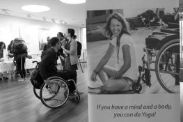 Die Teilnehmer registrieren sich zu Beginn der Konferenz © Accessible Yoga / Les Roberts