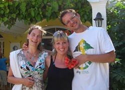 Mein Yogalehrer Stefan Datt, seine Frau Miriam und ich.