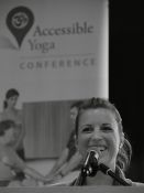 Meine Rede während der Eröffnungsveranstaltung © Accessible Yoga / Les Roberts